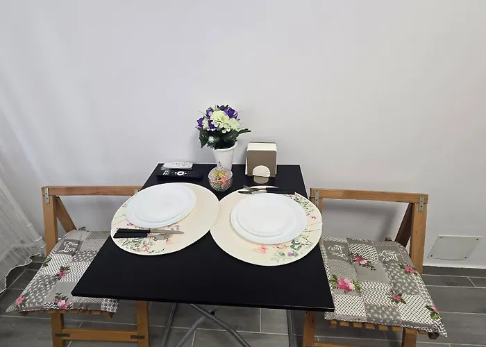 2 15 Minutes From Unirii