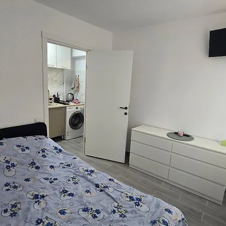 2 15 Minutes From Unirii *